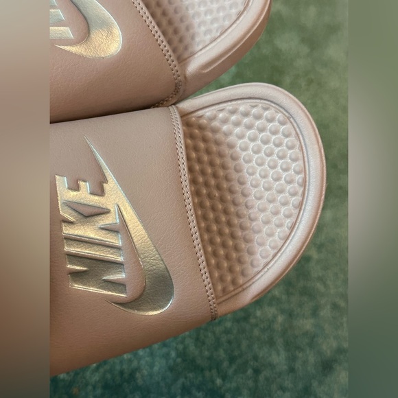 Women’s Nike Benassi Slide Sandals - Size 10 - Picture 2 of 9